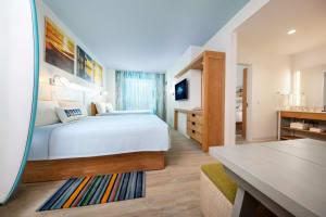 Universal's Endless Summer Resort - Dockside Inn and Suites Room