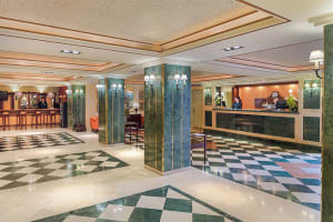 H10 Corregidor Boutique Hotel Front Desk