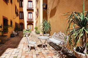 H10 Corregidor Boutique Hotel Patio