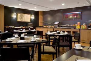 H10 Puerta de Alcala Dining
