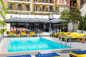 H10 Metropolitan Pool