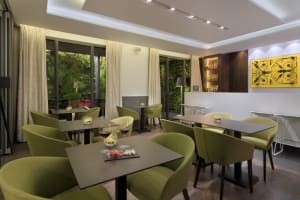 H10 Urquinaona Plaza Lobby Bar