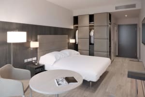AC Hotel By Marriott Manchester City Centre Guest Room