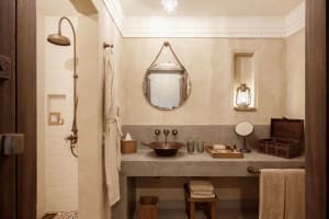 Al Seef Heritage Hotel Dubai, Curio Collection by Hilton Bathroom