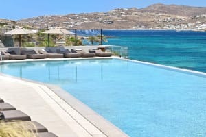 Aeonic Suites & Spa Pool