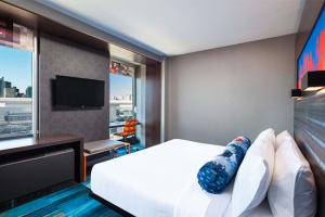 Aloft Boston Seaport District Room