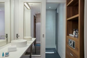 Aloft Liverpool Guest Bath