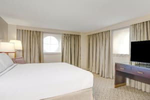 Astor Crowne Plaza New Orleans French Quarter Deluxe Room