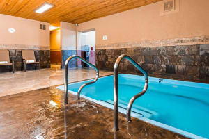 Best Western Plus Flathead Lake Inn and Suites Hot tub