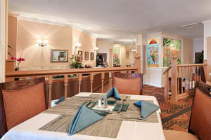 Best Western Plus Grosvenor Airport Hotel Dining