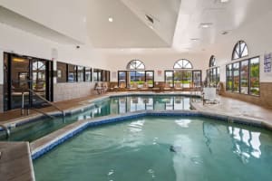Best Western St. Louis Inn Pool