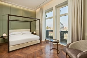 De Bonart Naples, Curio Collection by Hilton Room