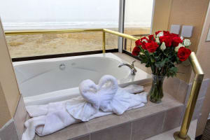 Best Western Plus Ocean View Resort Hot Tub