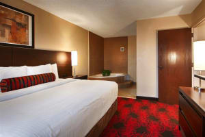 Best Western Suites Near Opryland Spa Suite