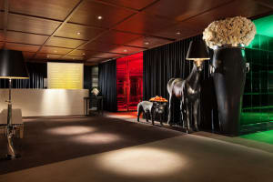 SLS Hotel, a Luxury Collection Hotel, Beverly Hills Front Desk