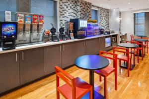 Best Western Plus Hospitality House Breakfast Area
