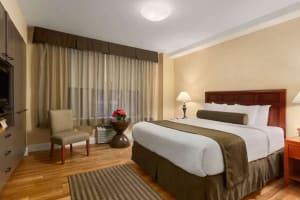 Best Western Plus Hospitality House Suite