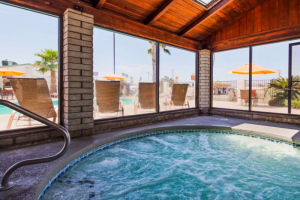 Best Western Plus King's Inn Hot Tub