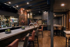 Best Western Seven Seas Bar