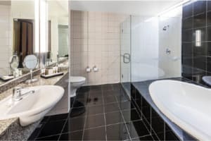 Crowne Plaza Auckland Guest Bath