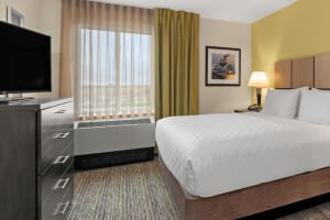 Candlewood Suites Fairbanks Bedroom