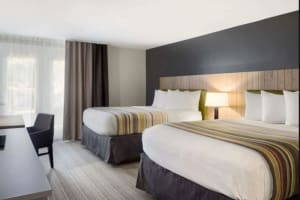 Country Inn & Suites by Radisson, Gatlinburg, TN Queen Room