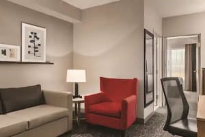 Hampton Inn & Suites Newark Airport Elizabeth Suite