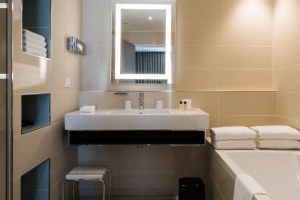 Crowne Plaza Lyon - Cite Internationale Bathroom