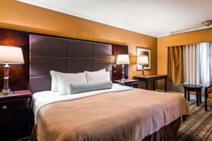 Best Western Carmel's Town House Lodge Suite