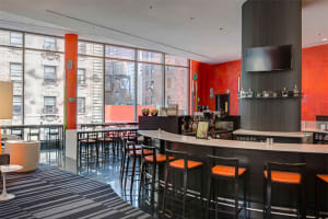 Courtyard New York Manhattan/Central Park Bar