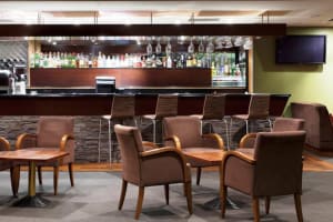 DoubleTree by Hilton Cairns Bar