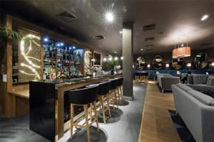 Doubletree by Hilton Edinburgh City Center Bar