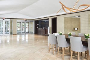 DoubleTree by Hilton Dallas Market Center Entrance
