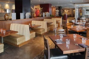 DoubleTree by Hilton Chicago-Magnificent Mile Dining