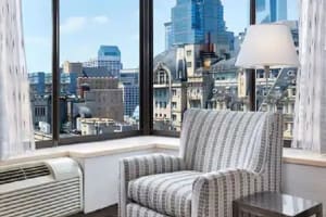 DoubleTree by Hilton Philadelphia Center City Suite