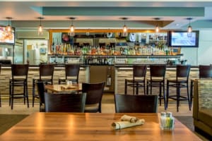Radisson Hotel Portland Airport Lakeside Bar & Grill