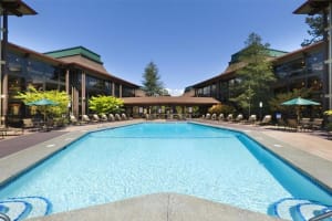 DoubleTree by Hilton Seattle Airport Pool