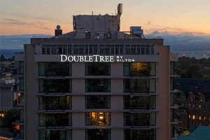 DoubleTree by Hilton Hotel & Suites Victoria