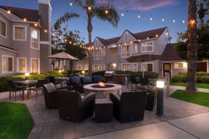 Sonesta ES Suites Huntington Beach Fountain Valley Firepit