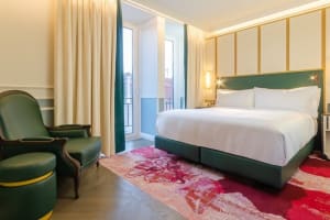 The Emerald House Lisbon, Curio Collection by Hilton Emerald Suite