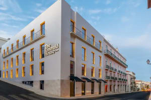 The Emerald House Lisbon, Curio Collection by Hilton