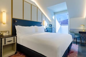 The Emerald House Lisbon, Curio Collection by Hilton Room