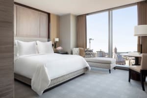 Four Seasons One Dalton Street Deluxe Room