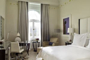 Four Seasons Hotel Gresham Palace Budapest Guestroom