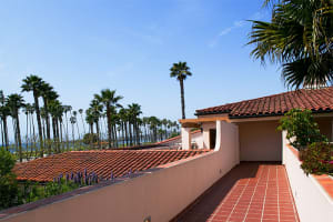 Hilton Santa Barbara Beachfront Resort Walkway