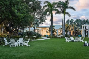 Faro Blanco Resort & Yacht Club Marathon, Curio by Hilton