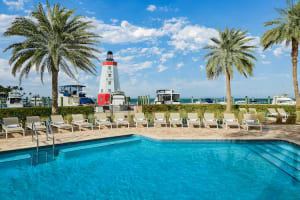 Faro Blanco Resort & Yacht Club Marathon, Curio by Hilton