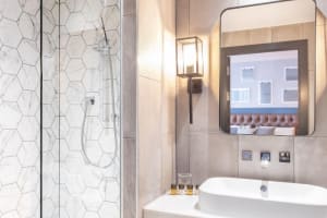Hotel Indigo Manchester - Victoria Station Bathroom