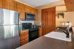 Hilton Grand Vacations Club Whistler Suite Kitchen Area