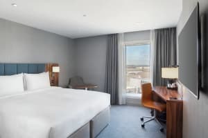 Hilton Garden Inn London Heathrow Terminals 2 and 3 Guest Room